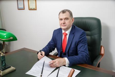 На фотографии опытный адвокат Ушаков Юрий Анатольевич